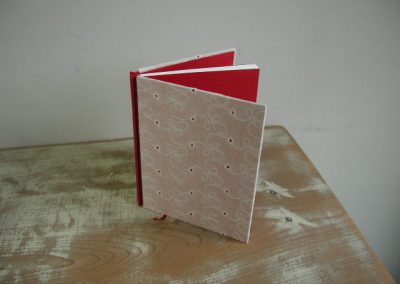 05宿題　赤い紙で裏打ち